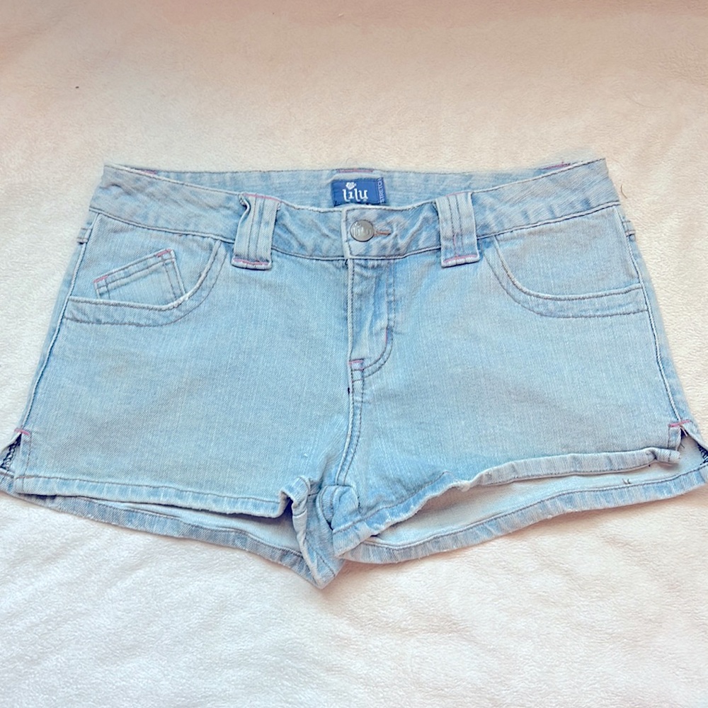 Lilu Stretch Demin Jean Shorts with Embroidered Pocket